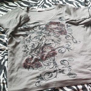 Shirt 14/16. Can also fit 18/20.